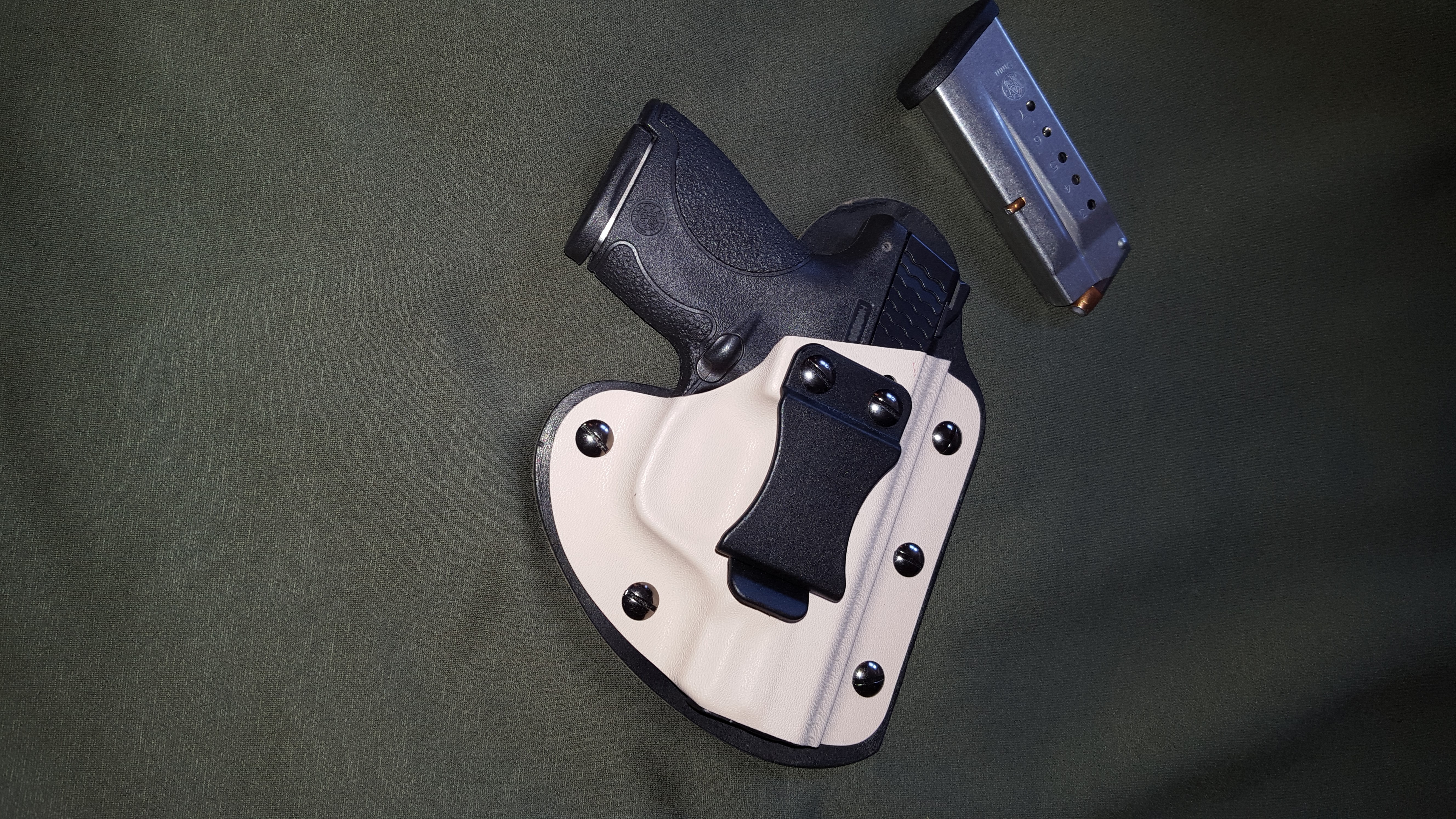 #DIGTHERIG – Don and his Smith and Wesson M&P Shield 9mm in a Raw Dog