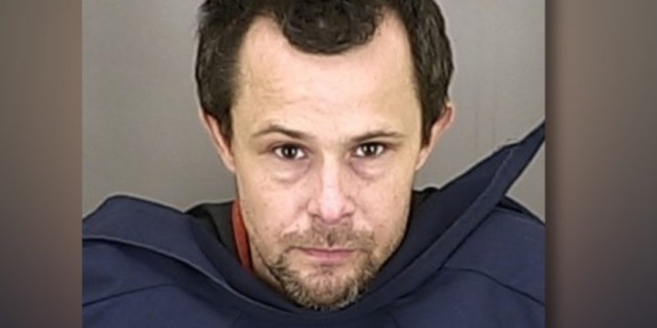 Akron vet shoots intruder