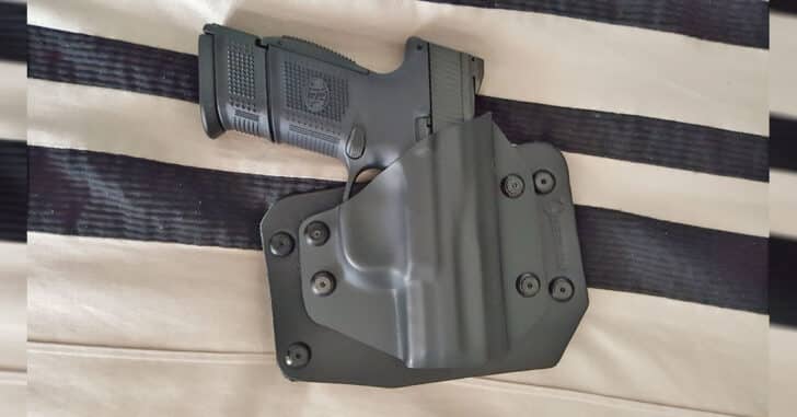 #DIGTHERIG – Nick and his FNH FNS 40c in an Alien Gear Holster