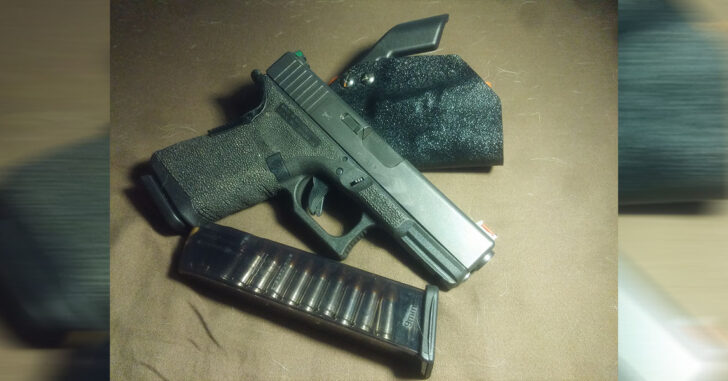 #DIGTHERIG – This Guy and his Glock 19 in a Homemade Kydex Holster