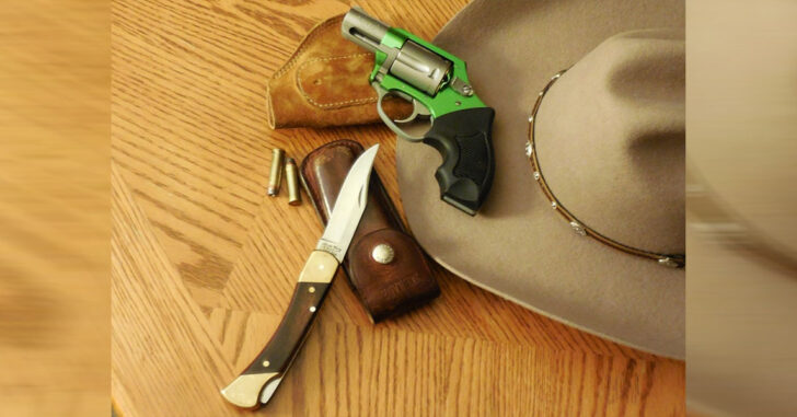#DIGTHERIG – Nate and his Charter Arms Undercover Lite in a Vega Suede Leather Holster
