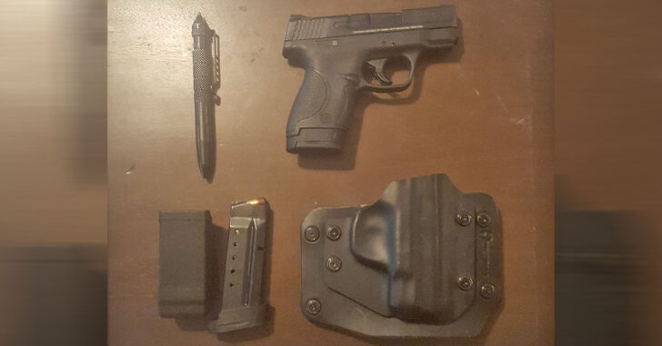 #DIGTHERIG – Debora and her Smith and Wesson M&P Shield 40 in an Alien Gear Holster