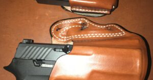 #DIGTHERIG – David and his Sig Sauer P320 in a DeSantis Holster