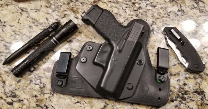 #DIGTHERIG – Scott and his GLOCK 43 in an Alien Gear Holster