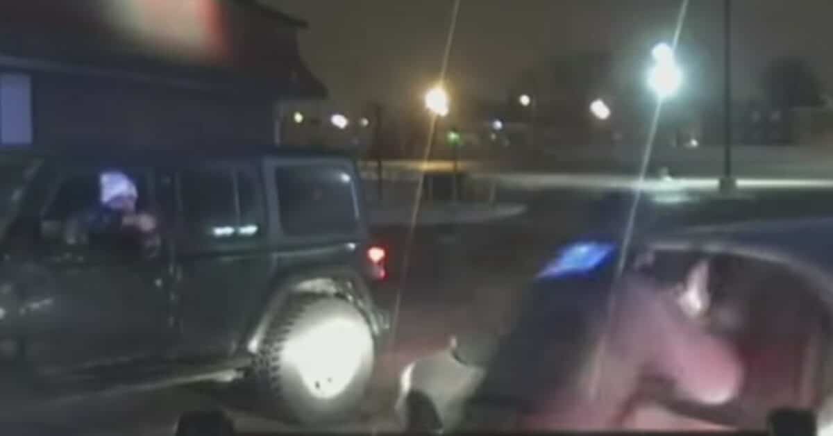 [WATCH] Armed Bystander 'Helps' Officer By Shooting At Suspect After ...