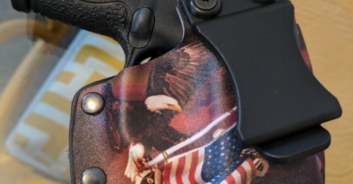 #DIGTHERIG – Brandon and his Smith & Wesson M&P Shield in a Custom “Freedom” Holster