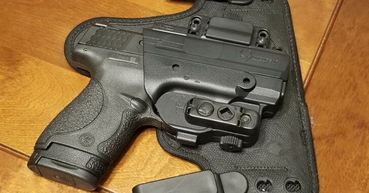 #DIGTHERIG – Zach and his Smith & Wesson M&P Shield in an Alien Gear Holster