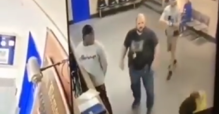 Armed Thug Attempts to Rob a Police Station (WATCH)