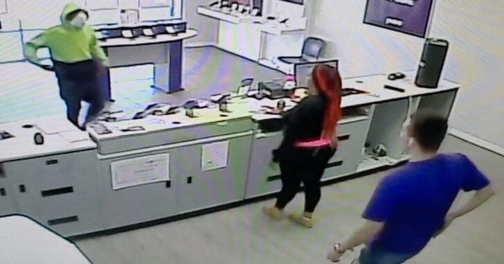 [WATCH] Armed Robber Takes 150gr Bullet After He Draws Gun On Concealed Carrier