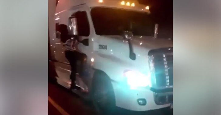 [VIDEO] FedEx Truck Attacked By Rioters, Driver Hits The Gas, Dragging Man Underneath Truck For Blocks