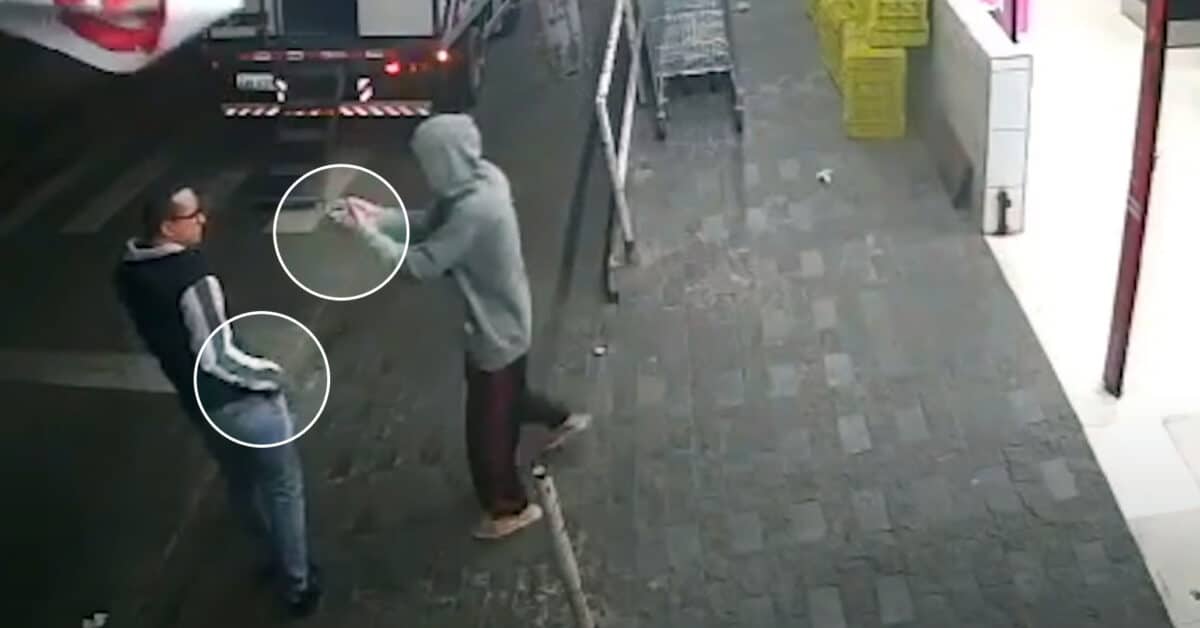 Man Moves Quick To Get First Shot On Armed Robber Who Has Gun Pointed ...