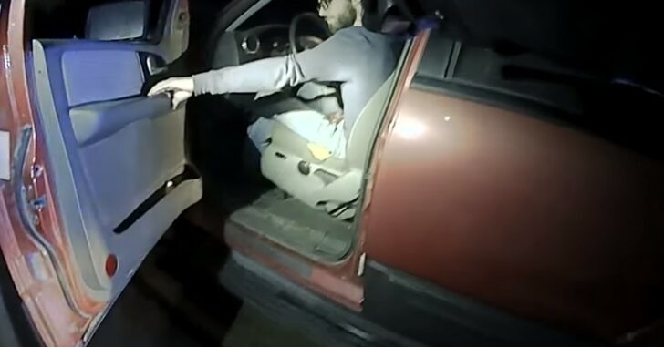 Don’t Do Anything That This Guy Did While Armed And Being Pulled Over – WATCH