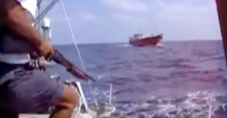 [VIDEO] Shotgun Beats Pirates At Sea