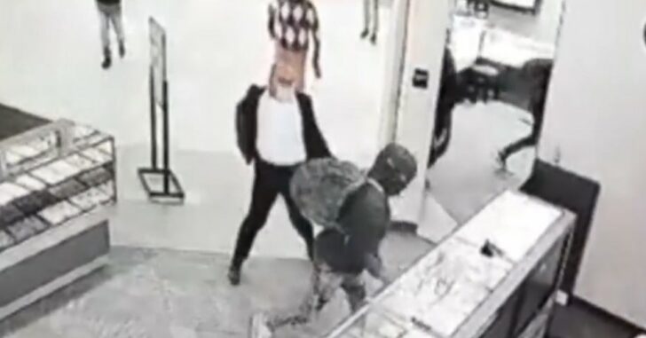 Concealed Carrying Store Owner Confronts Armed Robber, Successfully Sending Him Running After His Brazen Attack