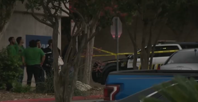 Man Shot And Killed As He Got His Hair Cut In Mall Barber Shop
