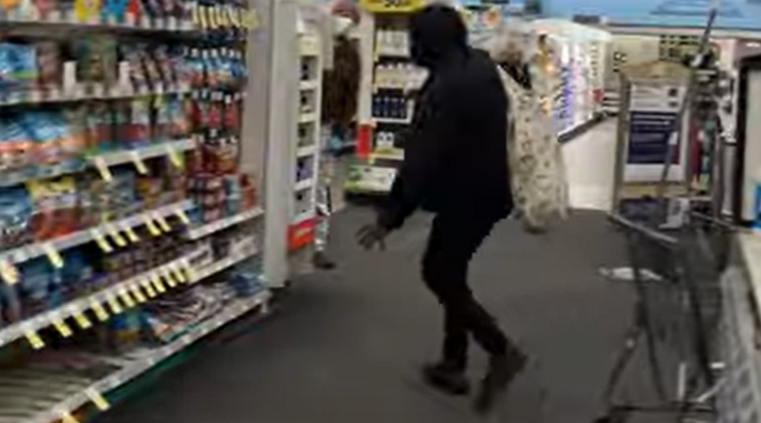Broad Daylight Shoplifter Throws Banana At Customer Who Is Tired Of The Looting