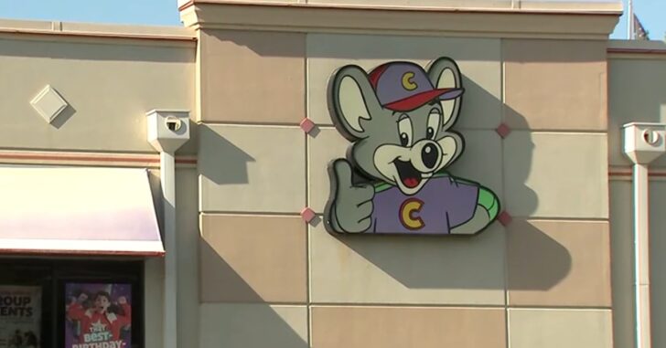 Armed Pocket-Carrying Citizen Has Negligent Discharge At Chuck E. Cheese