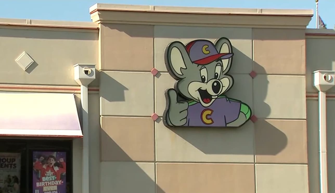 Armed Pocket-Carrying Citizen Has Negligent Discharge At Chuck E. Cheese