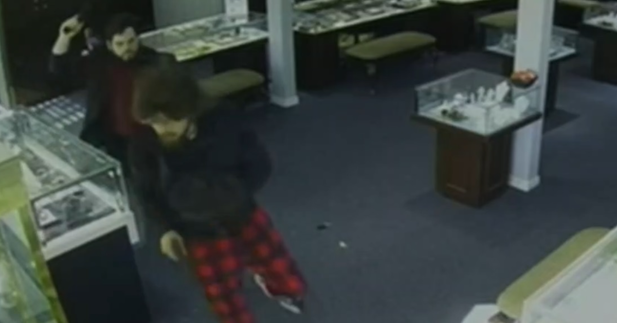 VIDEO: Jewelry Store Robbery Attempt In Murray Ends With Manager Firing Back VIDEO: Jewelry Store Robbery Attempt In Murray Ends With Manager Firing Back